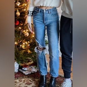Abercrombie 90’s Straight Ultra High Rise